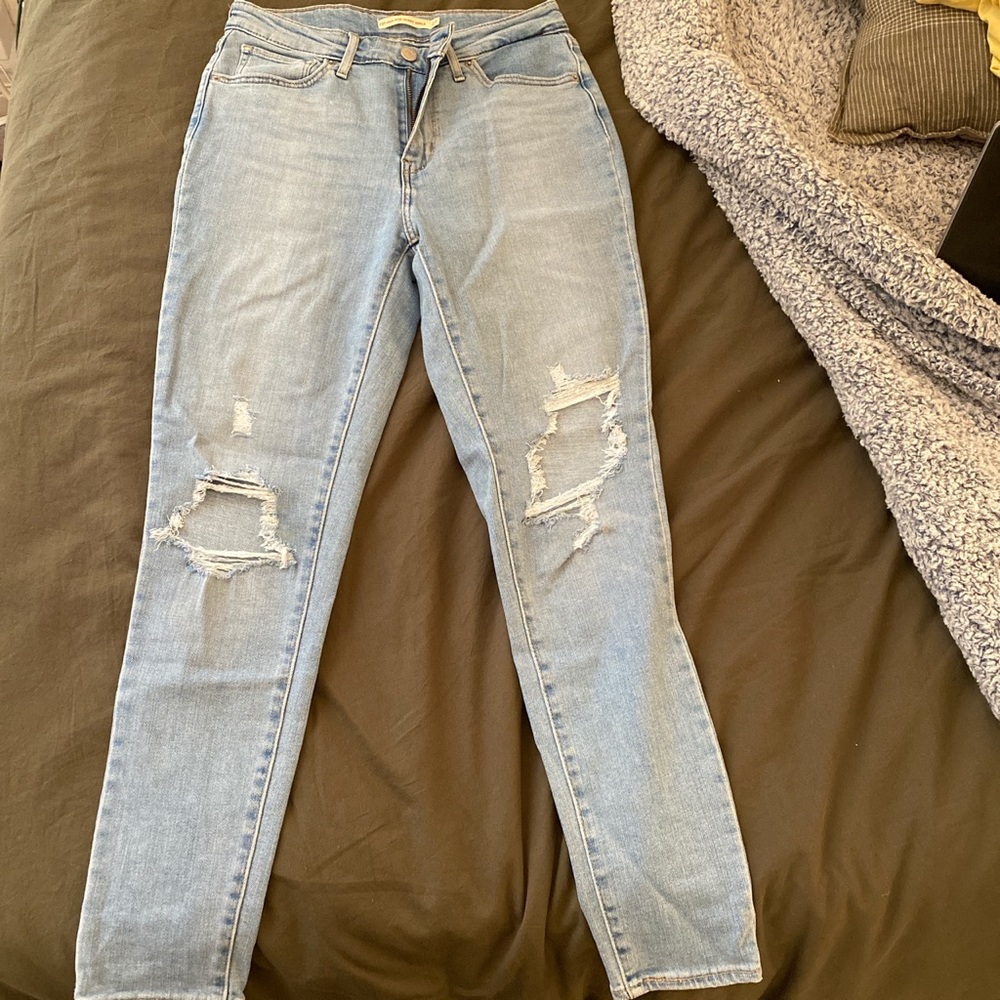 Levi ripped light jean